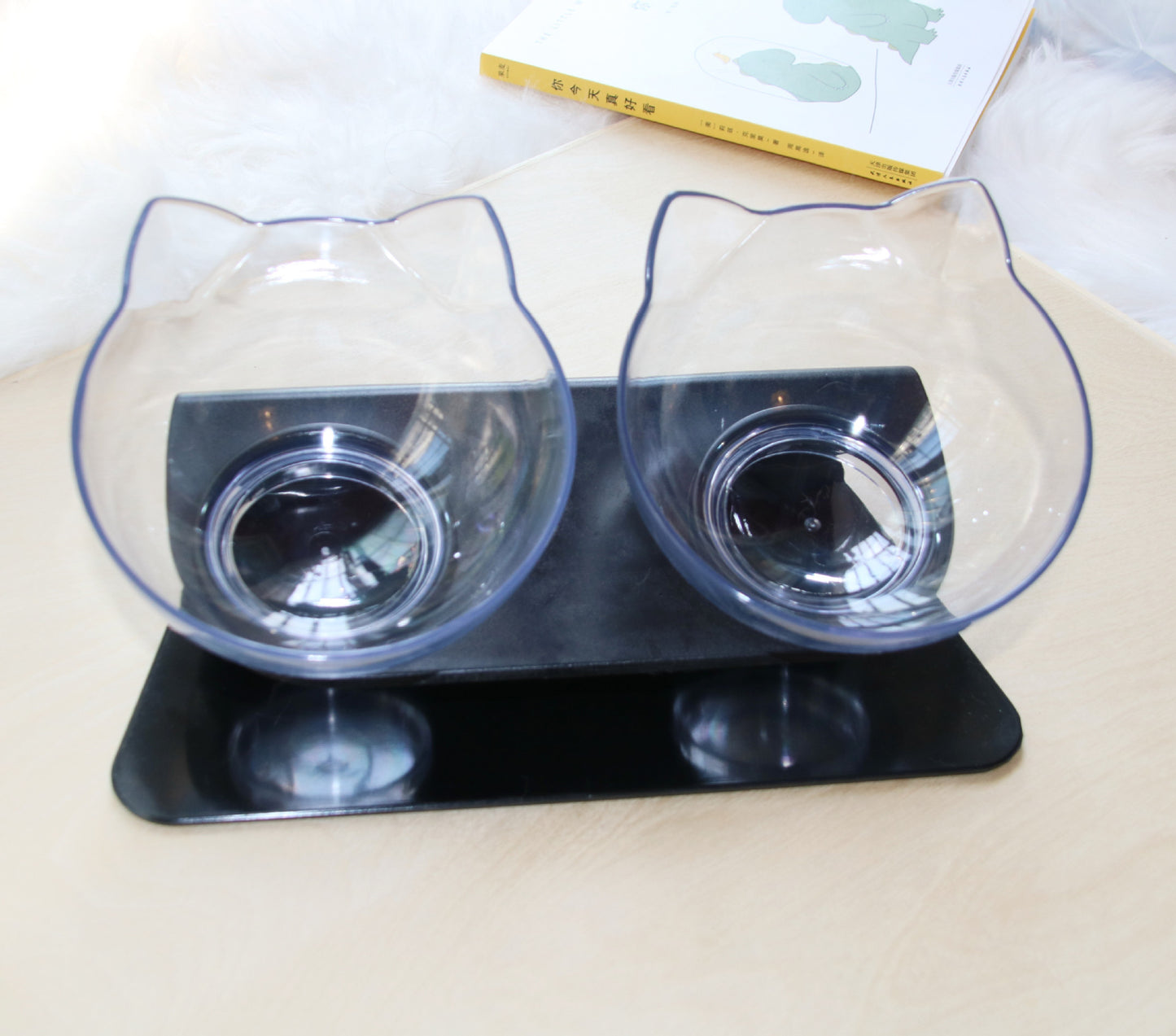 Diagonal, Elevated Feeding Bowl Designed to Protect Cervical Vertebra