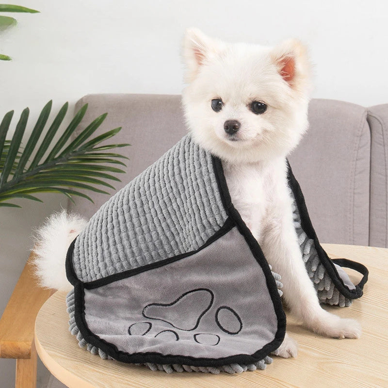 Absorbent Microfiber Quick Drying Towel with Hand Pockets for Cats & Dogs