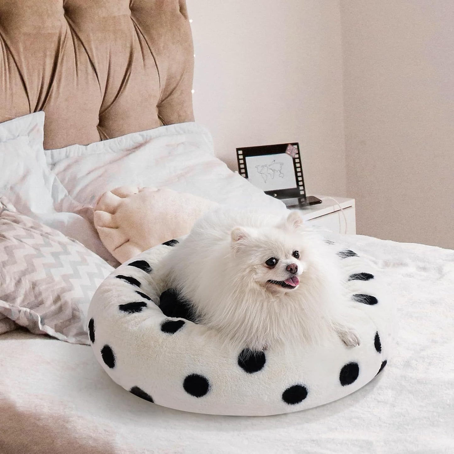 MEWOOFUN Artsy Plush 23” Round Polkadot Washable Pet Bed for Small Dogs & Cats